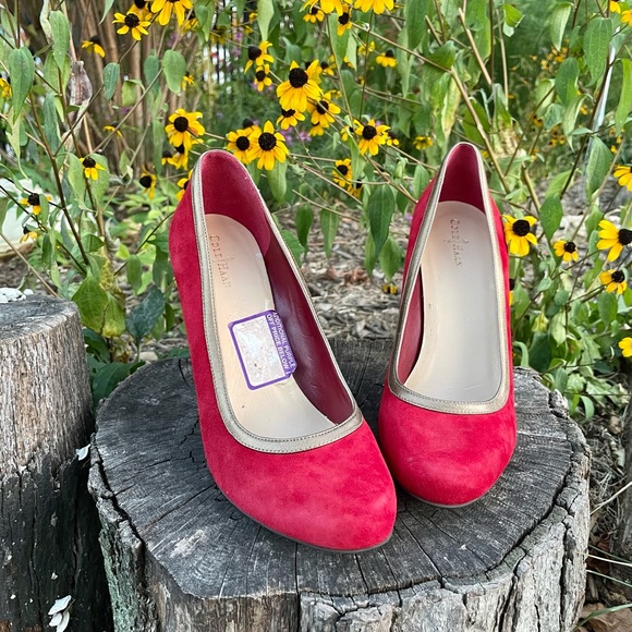 RED SHOES! Suede Cole Haan Party Pumps with Chunky Gold Heels size 9.5 - Picture 6 of 10